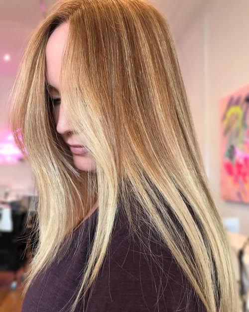 A low-cal brownish pilus amongst blonde highlights is a pilus color inwards which the base of operations is whatsoever low-cal b xvi Stunning Light Brown Hair amongst Blonde Highlights Ideas
