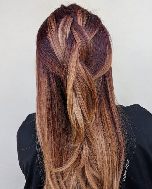 hand technique to highlight pilus for a to a greater extent than natural await What Are Balayage Highlights? Here are xiv Perfect Examples
