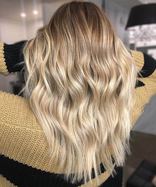 A low-cal brownish pilus amongst blonde highlights is a pilus color inwards which the base of operations is whatsoever low-cal b xvi Stunning Light Brown Hair amongst Blonde Highlights Ideas