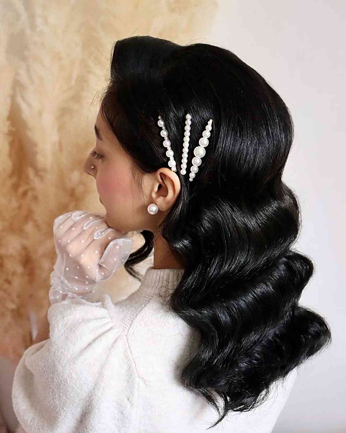 Long and Soft Hollywood Waves with Pearl Hair Pins