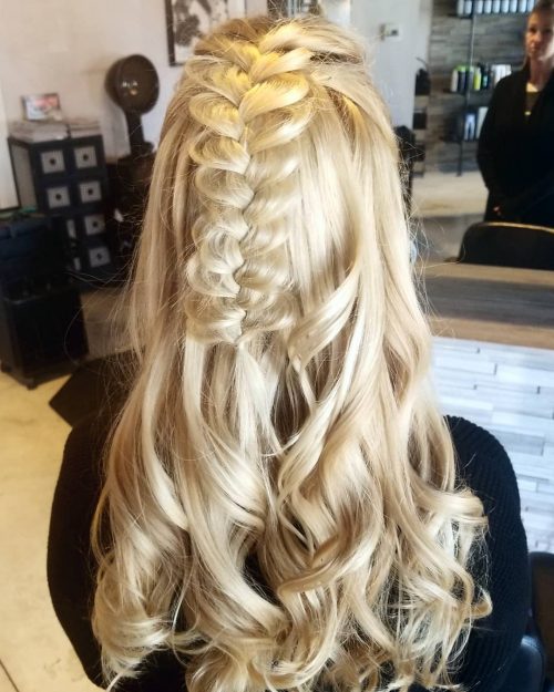 27 Prettiest Half Up Half Down Prom Hairstyles For 2020