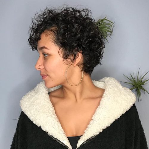 Having brusque curly pilus is such a freeing thing 37 Cute  Easy Hairstyles for Short Curly Hair
