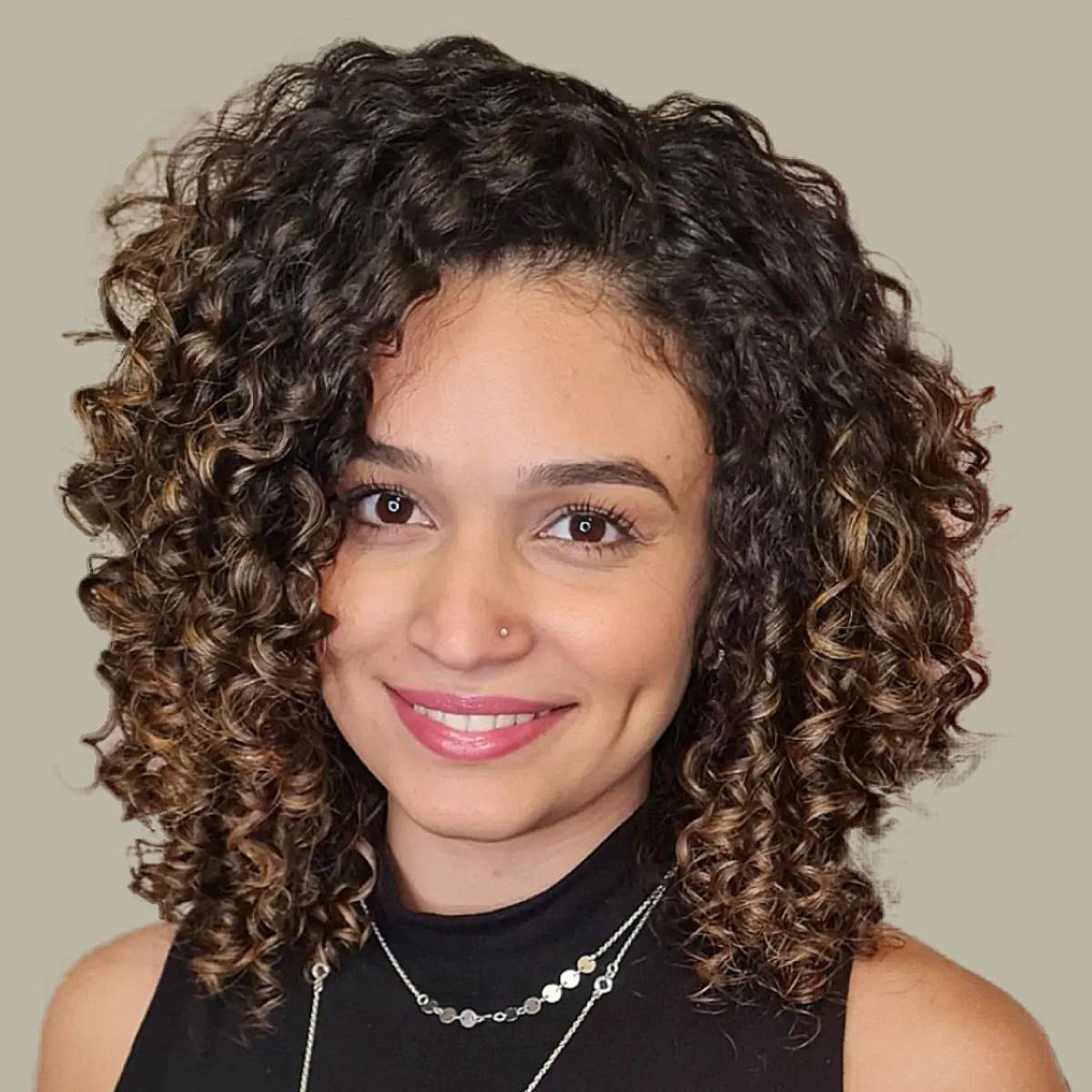 Image of Young woman with shoulder-length blunt curly hair