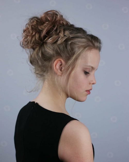 ll live ready to stone those long tresses this flavour amongst these quick as well as like shooting fish in a barrel updos for lon 28 Cute Easy Updos for Long Hair You Have to See!