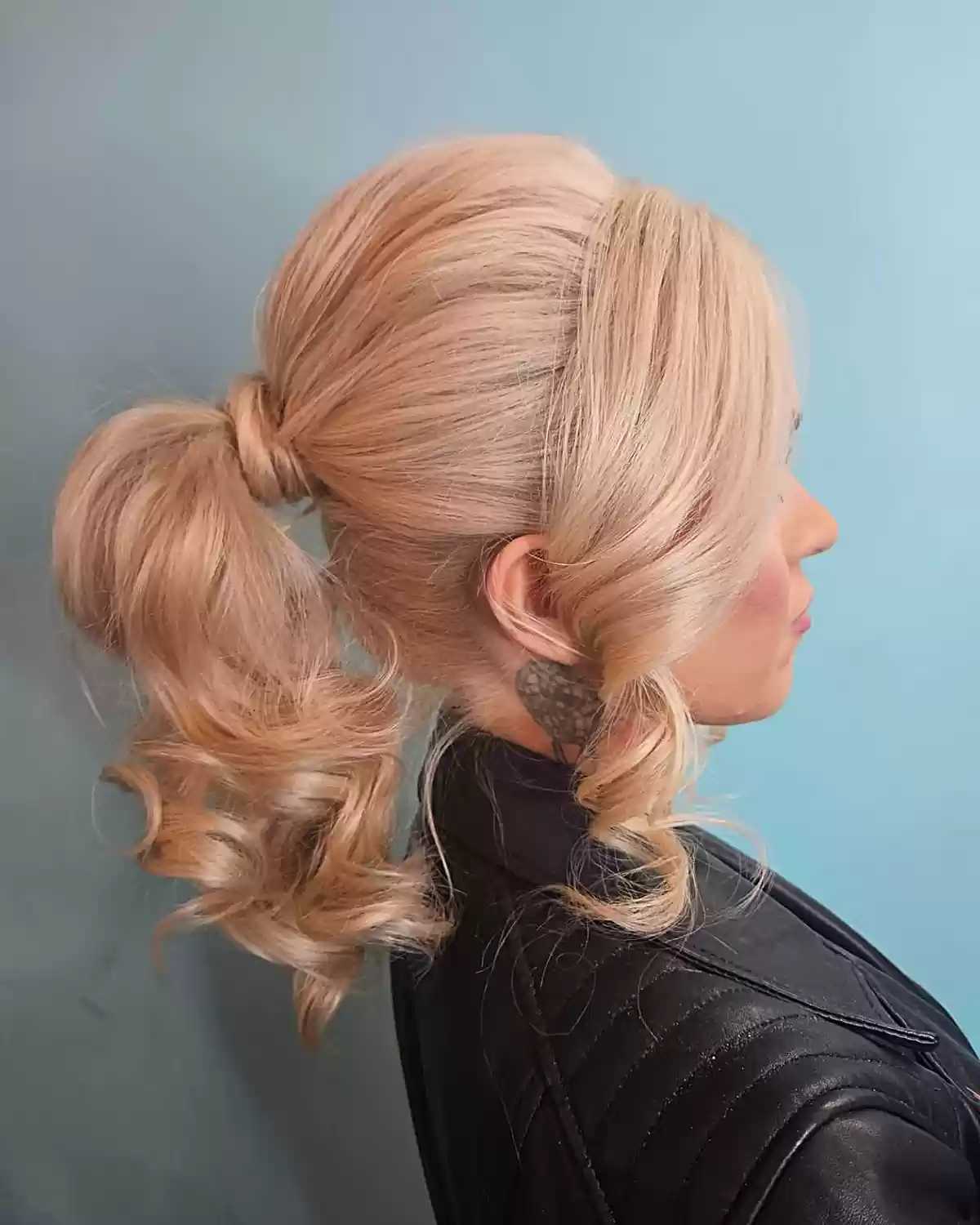 Mid-Length Peach Curled Ponytail