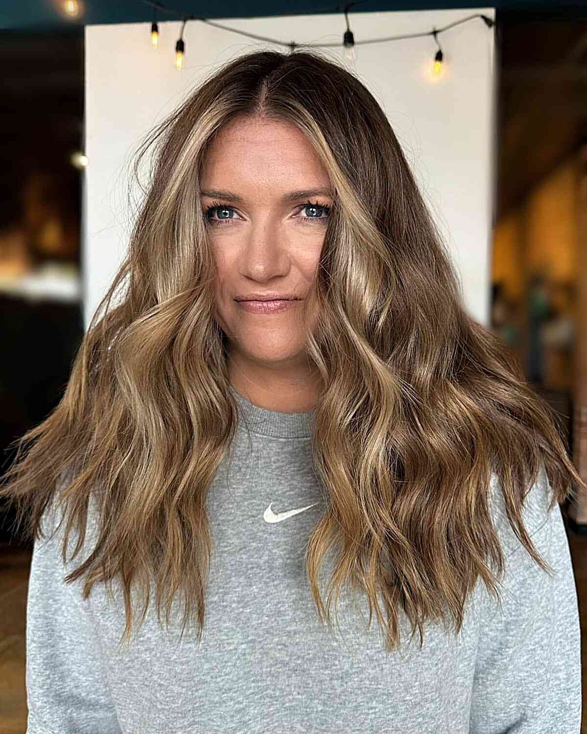 Natural Rooty Face-Framing Blonde Highlights
