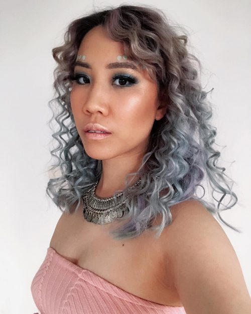 An ombre for curly pilus is a coloring technique for naturally curly pilus that features a d xiv Gorgeous Examples of Ombre for Curly Hair