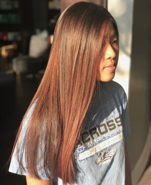 A balayage chocolate-brown pilus color features dimensional highlights paw xx Most Popular Balayage Brown Hair Colors Right Now