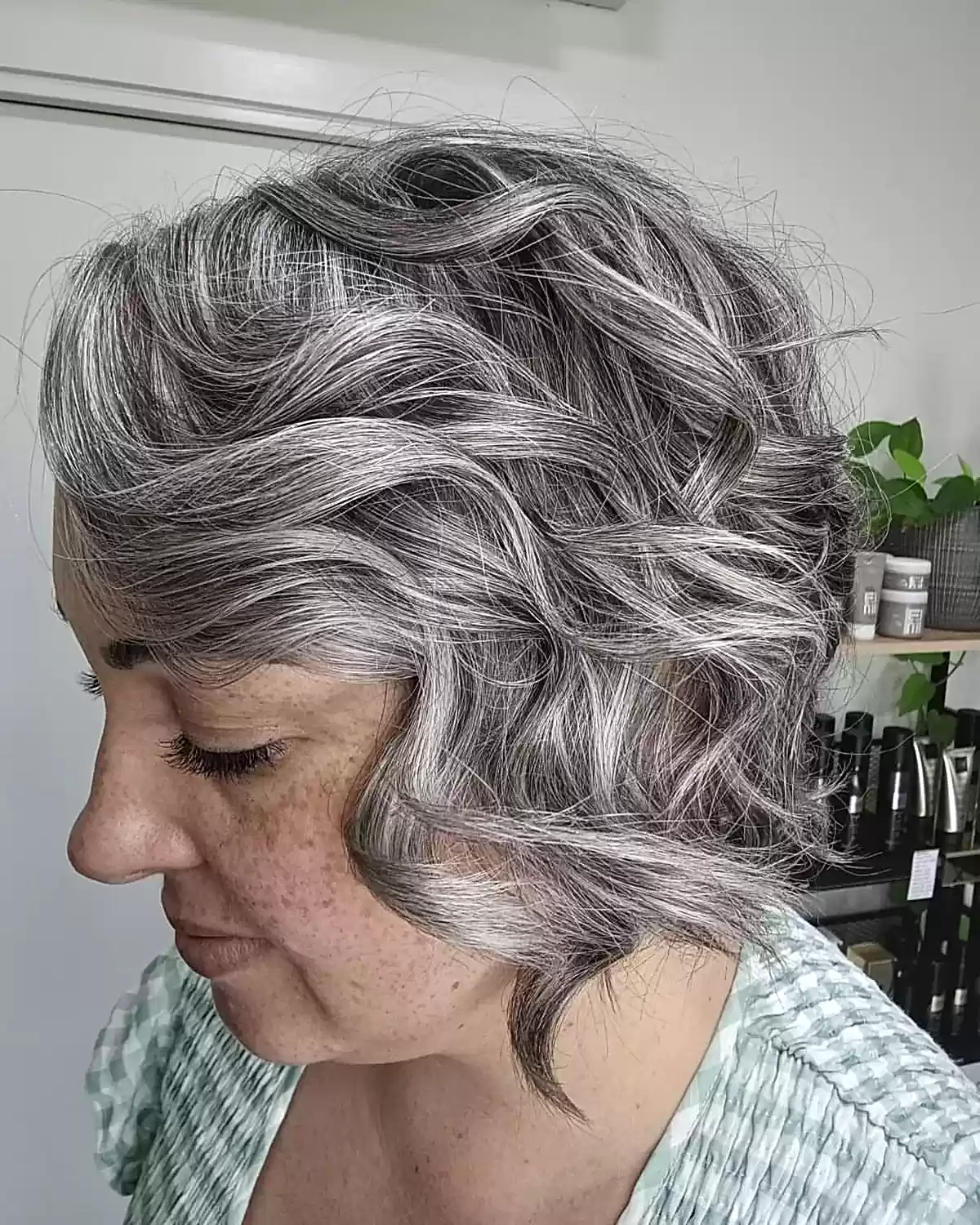 Salt-and-Pepper Grey Short Wavy Hair for Ladies Aged 50