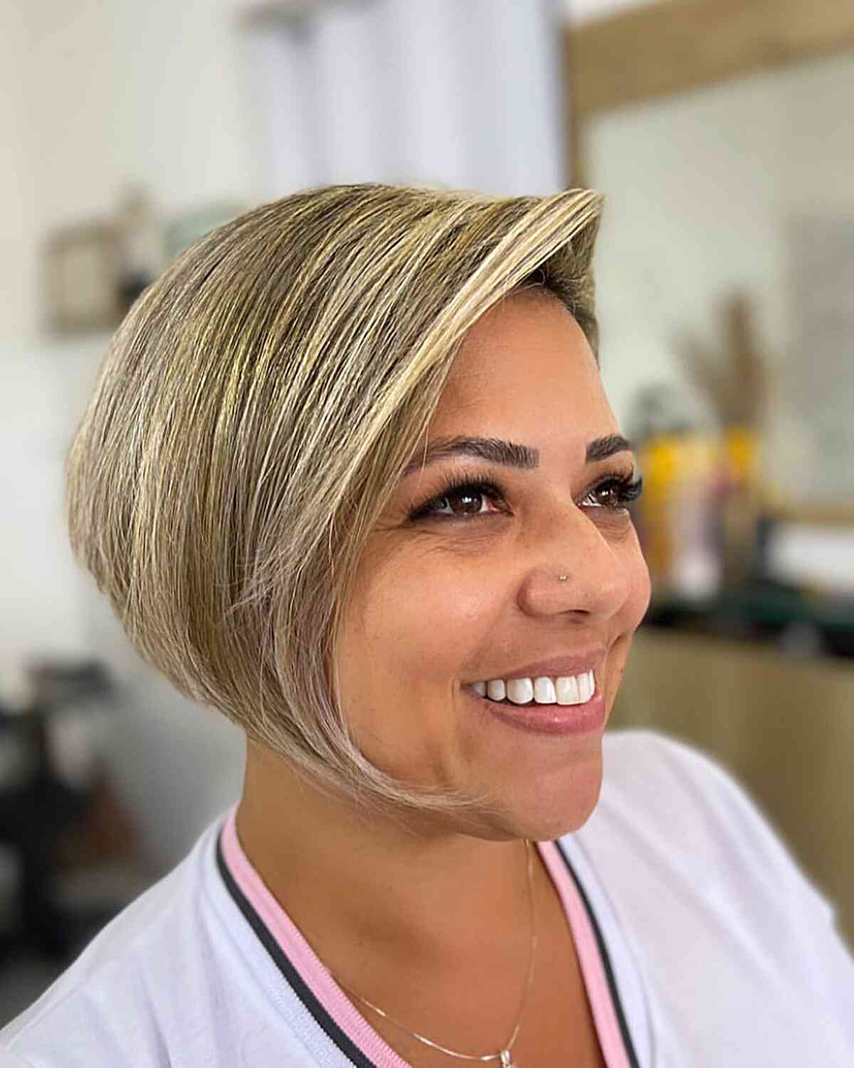 Short Blonde Asymmetric Bob Style for Round Faces Shapes