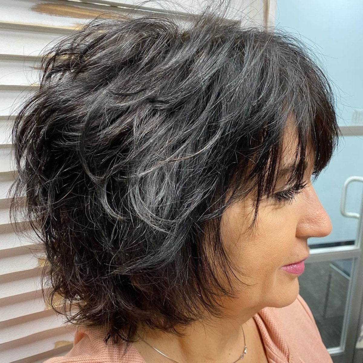 Short shag with feathered layers