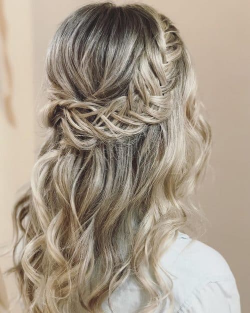 There are tons of glamorous together with fun ways to apparel your pilus downward for whatever occasion 22 Perfectly Gorgeous Down Hairstyles for Prom