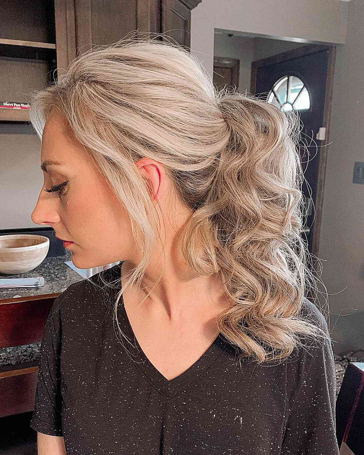 Soft Messy Ponytail with Curls for Medium-Length hair