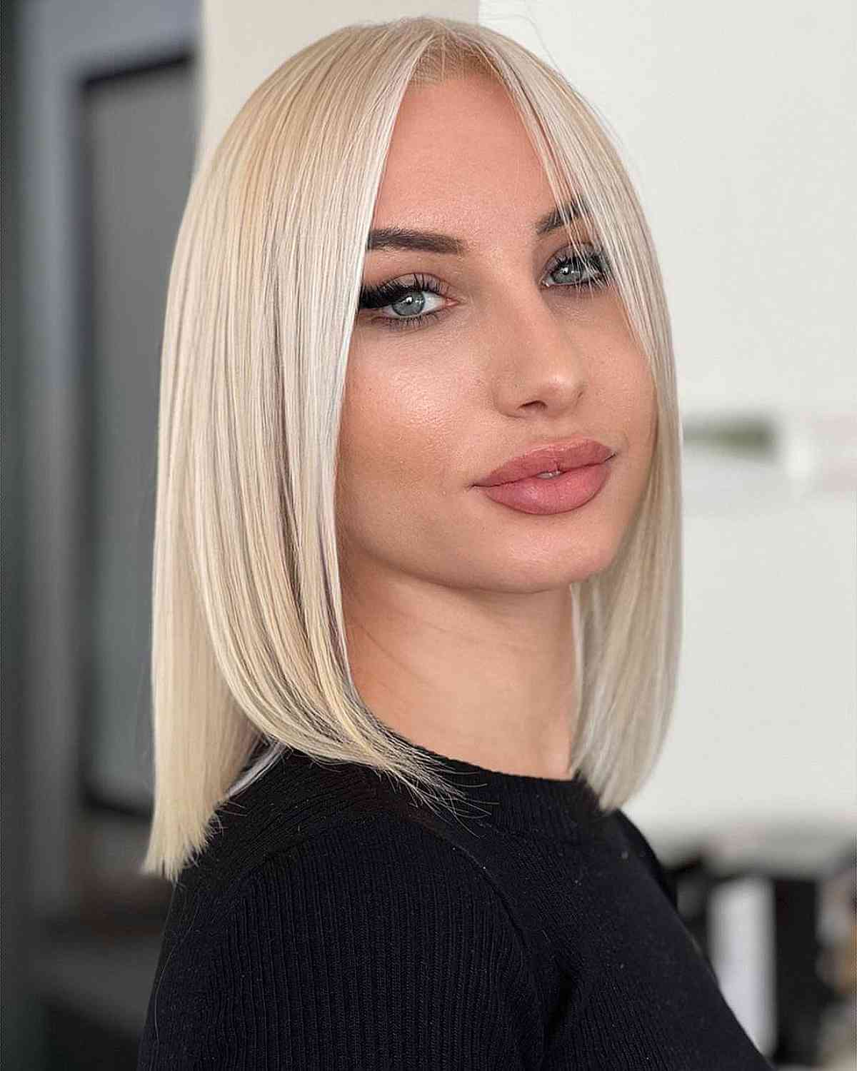 Splendid straight blonde hairstyle shoulder length