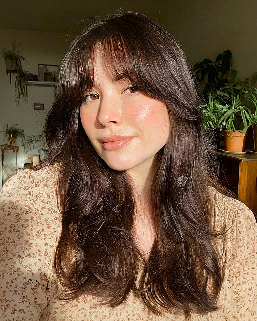 Swansweep layered haircut with blended curtain bangs for round face styling