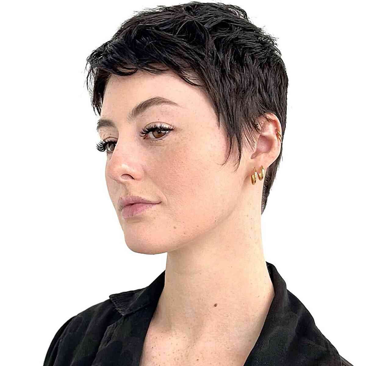 Textured Androgynous Pixie Cut 90s-Inspired