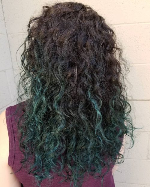 An ombre for curly pilus is a coloring technique for naturally curly pilus that features a d xiv Gorgeous Examples of Ombre for Curly Hair