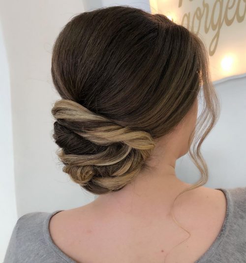 21 Super Easy Updos For Beginners To Try In 2020