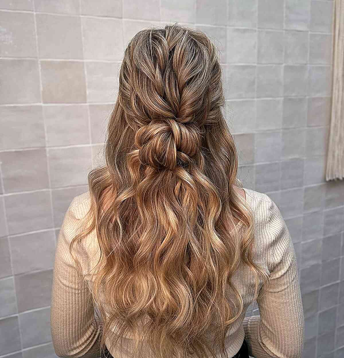 Very Long Romantic Wavy Boho Cowgirl Hairstyle